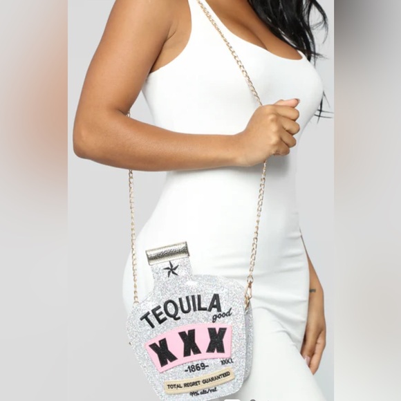 Sam Forever Tequila shaped purse. Silver sparkling with embroidery. Chain strap - Picture 4 of 13